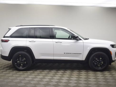 New 2026 Jeep Grand Cherokee 4WD image 3