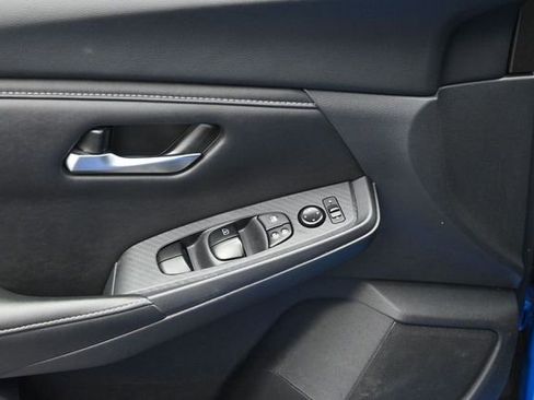Used 2025 Nissan Sentra SV FWD image 11