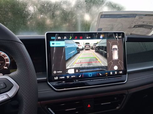 New 2026 Volkswagen Tiguan SE R-Line FWD image 11