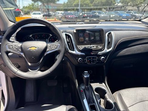 Used 2018 Chevrolet Equinox Premier FWD image 19