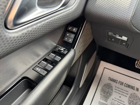 Used 2018 Land Rover Range Rover Velar R-Dynamic SE AWD/4WD image 26