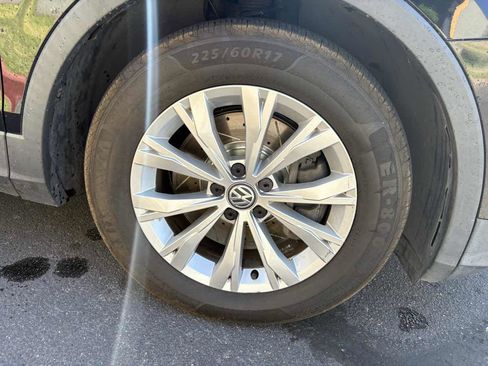 Used 2018 Volkswagen Tiguan S image 28