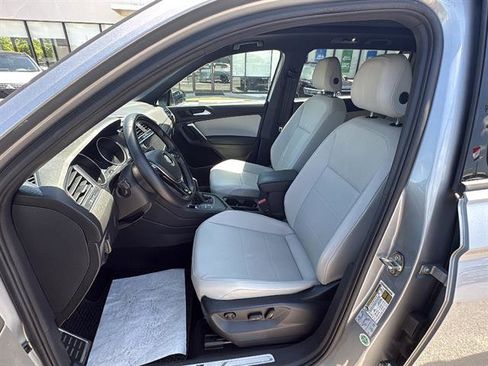 Used 2021 Volkswagen Tiguan SE R-Line image 13