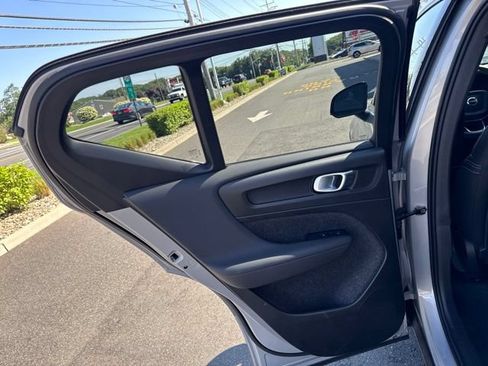 Certified 2025 Volvo XC40 B5 Plus AWD/4WD image 16