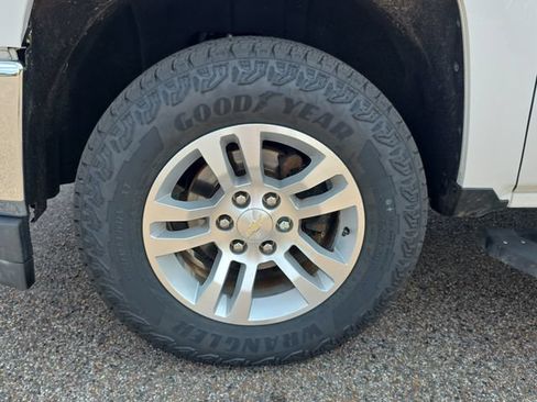 Used 2018 Chevrolet Silverado 1500 LT w/ All Star Edition AWD/4WD image 9