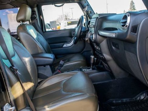 Used 2017 Jeep Wrangler Unlimited Sahara w/ Connectivity Group image 22