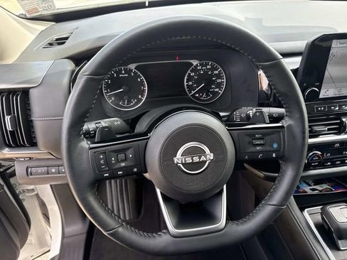 Used 2023 Nissan Pathfinder SL w/ Lighting Package (N92) FWD image 36