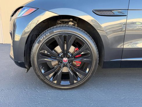 Used 2022 Jaguar F-PACE S image 9