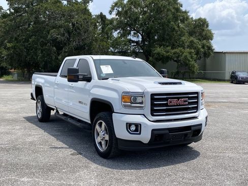 Used 2019 GMC Sierra 2500 SLT w/ Duramax Plus Package AWD/4WD image 2