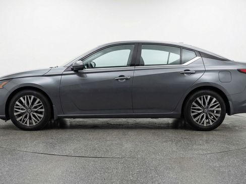 Used 2025 Nissan Altima 2.5 SV image 5