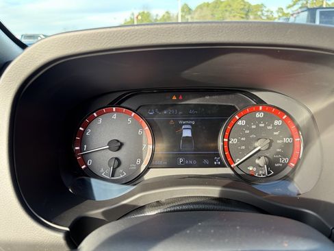 Used 2025 Nissan Frontier PRO-4X image 11