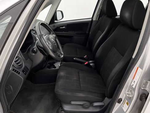 Used 2010 Suzuki SX4 Touring AWD/4WD image 11