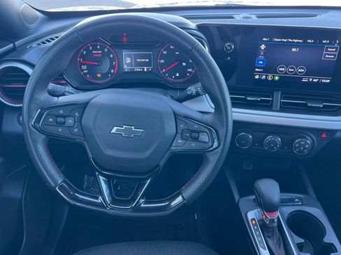 Used 2024 Chevrolet Trax RS w/ Sunroof Package image 15