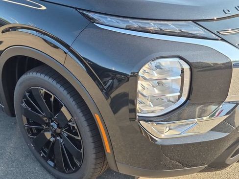 New 2026 Mitsubishi Outlander LE FWD image 9
