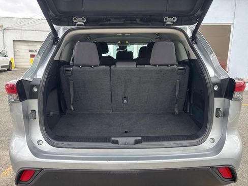 Used 2025 Toyota Highlander LE image 27