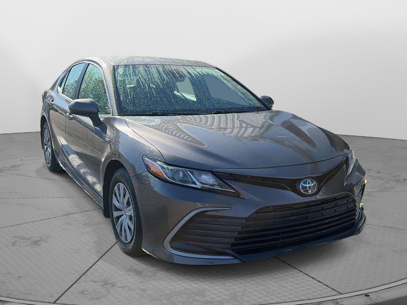 Used 2021 Toyota Camry LE FWD image 3