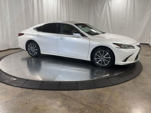 Used 2019 Lexus ES 350 w/ Premium Package image 3