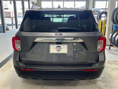 Used 2023 Ford Explorer XLT image 6