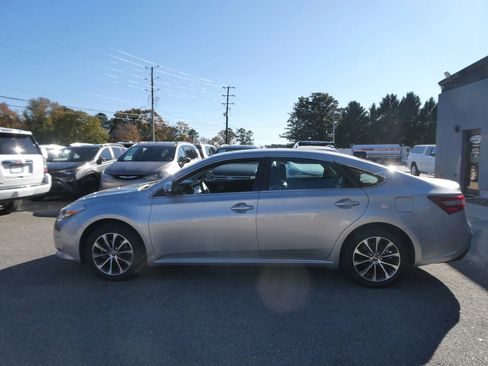 Used 2018 Toyota Avalon XLE image 9
