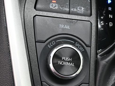 Used 2025 Toyota RAV4 LE AWD/4WD image 27