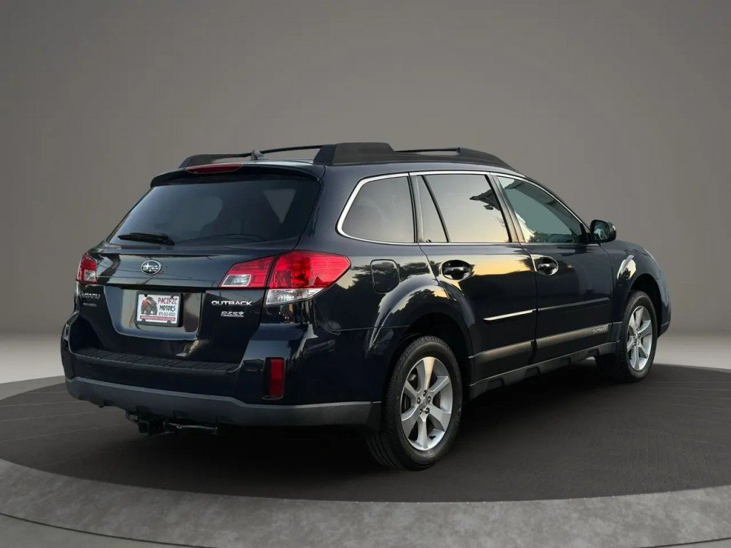 Used 2013 Subaru Outback 2.5i Limited AWD/4WD image 7