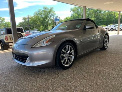 Used 2010 Nissan 370Z Touring RWD image 1