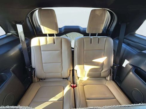 Used 2017 Ford Explorer XLT w/ Equipment Group 202A image 17