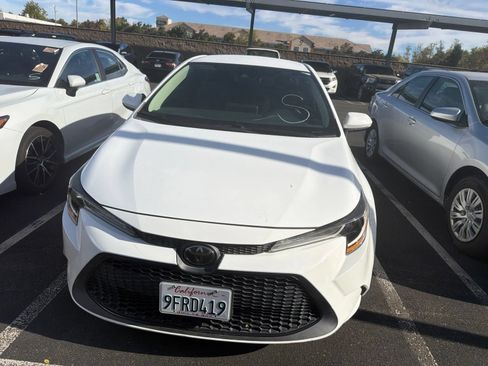 Used 2021 Toyota Corolla LE FWD image 3