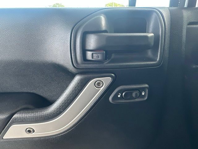 Used 2016 Jeep Wrangler Unlimited Sahara w/ Connectivity Group AWD/4WD image 24