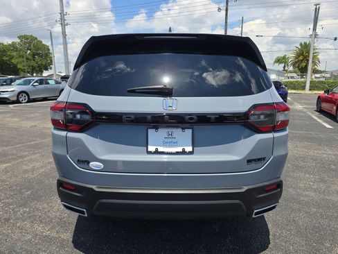 Certified 2025 Honda Pilot Sport image 5