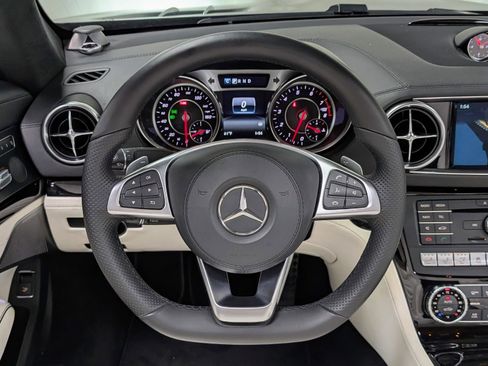 Used 2017 Mercedes-Benz SL 550 image 36