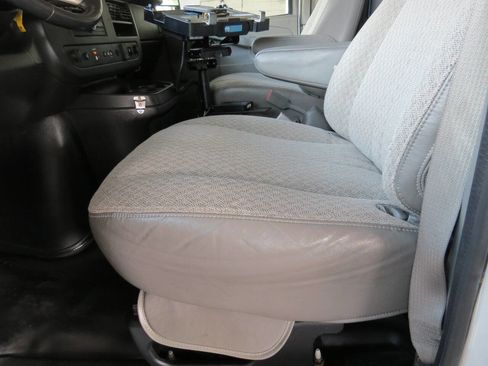 Used 2016 Chevrolet Express 3500 image 73