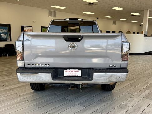 Used 2017 Nissan Titan SV RWD image 8