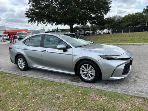 Used 2025 Toyota Camry LE w/ Convenience Package image 7