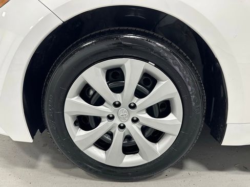 Used 2025 Toyota Corolla LE image 60