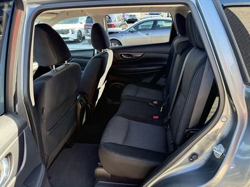 Used 2017 Nissan Rogue SV image 21