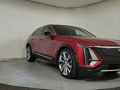 Used 2024 Cadillac Lyriq Luxury w/ LPO, Floor Liner Package image 2