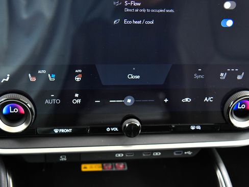 Used 2024 Lexus RZ 300e Premium image 32