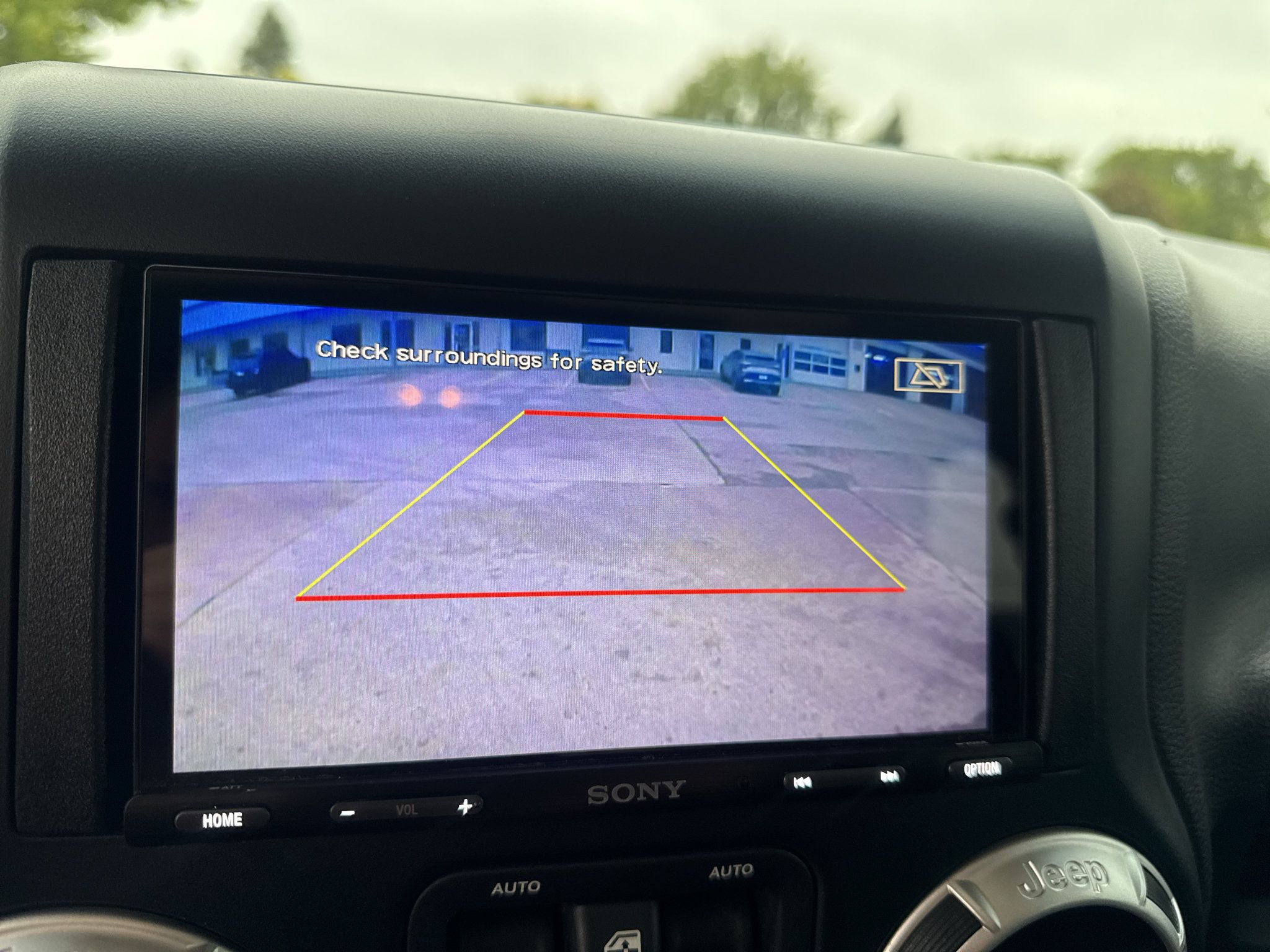 Used 2012 Jeep Wrangler Unlimited Sahara w/ Connectivity Group AWD/4WD image 15