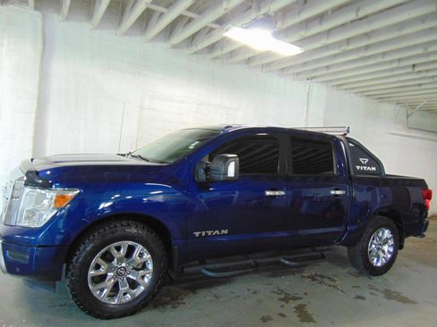 Used 2021 Nissan Titan SV w/ SV Convenience Package AWD/4WD image 2
