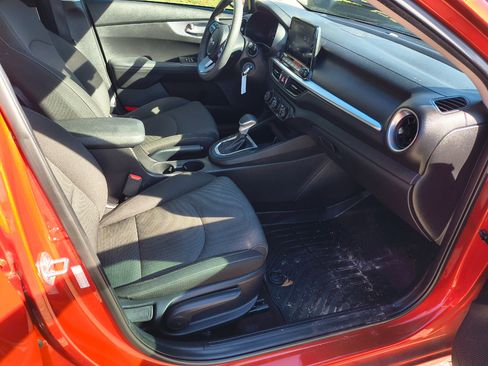 Used 2022 Kia Forte LXS image 9