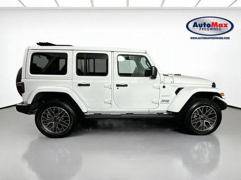 Used 2023 Jeep Wrangler Unlimited Sahara w/ Cold Weather Group AWD/4WD image 10
