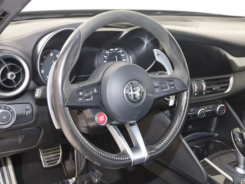 Used 2018 Alfa Romeo Giulia Quadrifoglio w/ Driver Assist Dynamic Package RWD image 6