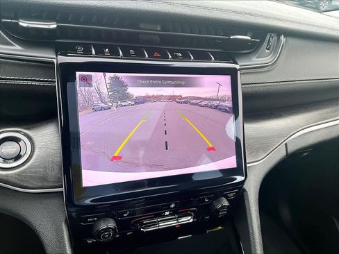 Used 2023 Jeep Grand Cherokee L Limited w/ Black Appearance Package image 19