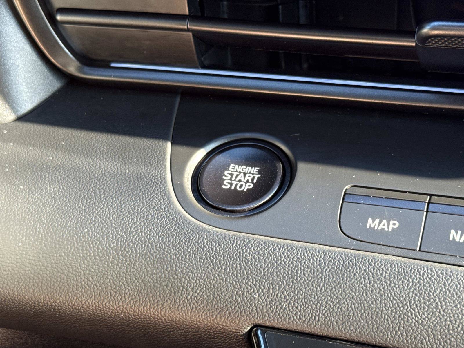 Certified 2025 Hyundai Elantra SEL FWD image 15