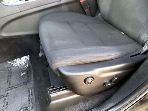 Used 2017 Jeep Grand Cherokee Laredo w/ Quick Order Package 2BE image 18