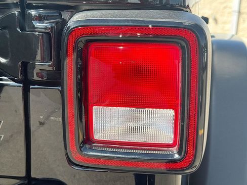 Used 2021 Jeep Wrangler Unlimited Willys image 33