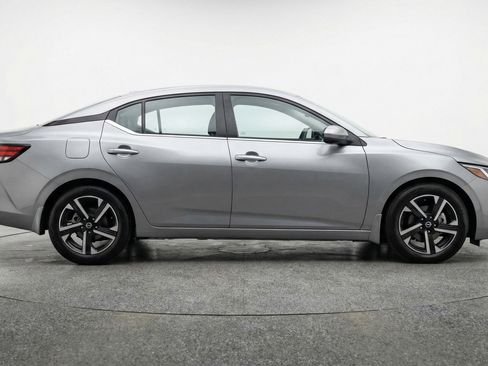 Used 2025 Nissan Sentra SV image 11