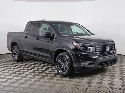 Used 2023 Honda Ridgeline Sport image 2