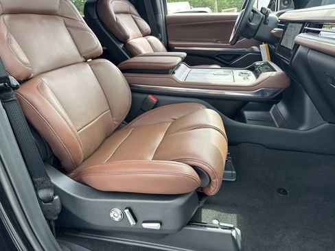 New 2026 Lincoln Navigator L Reserve AWD/4WD image 9